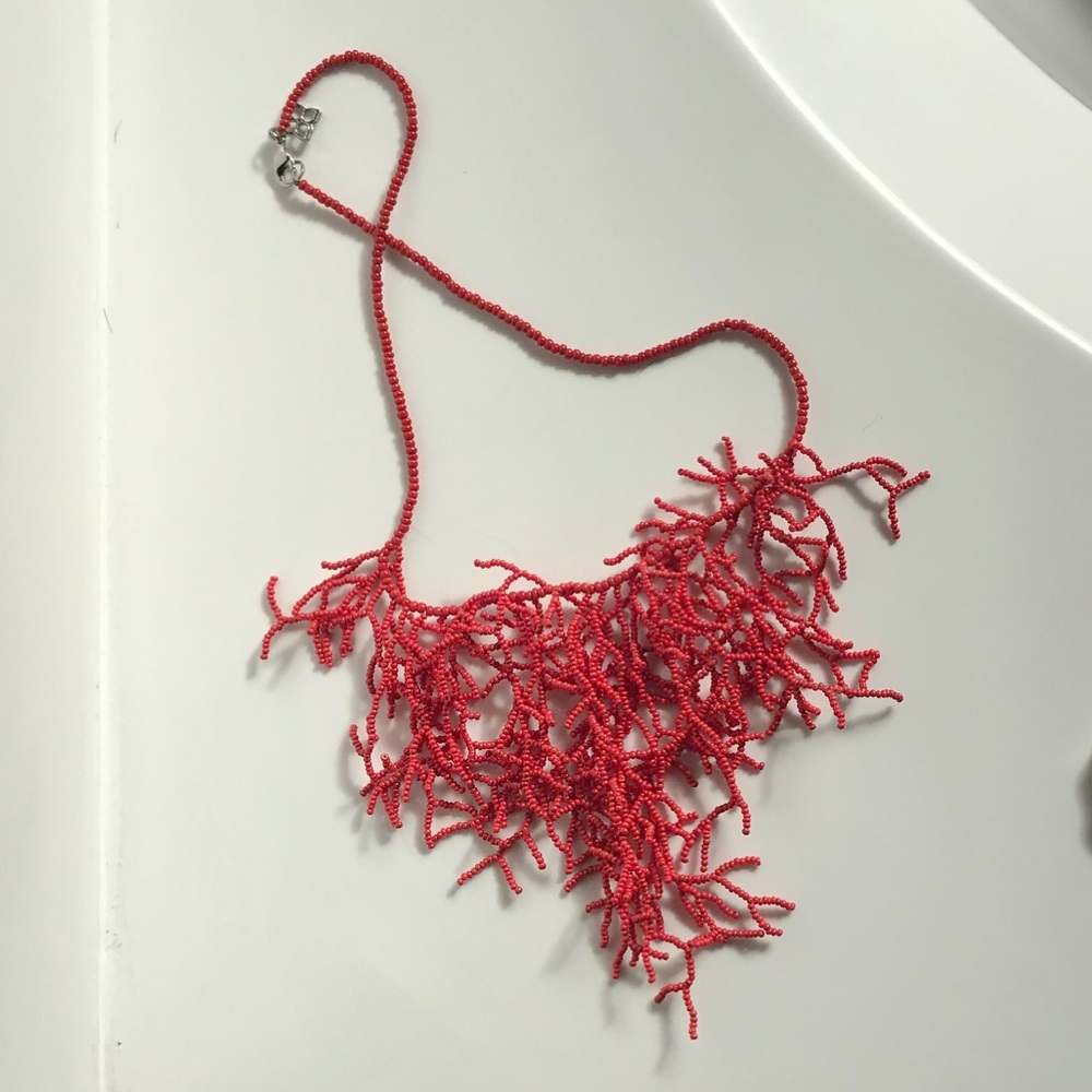 BCBGMAXAZRIA coral beaded necklace